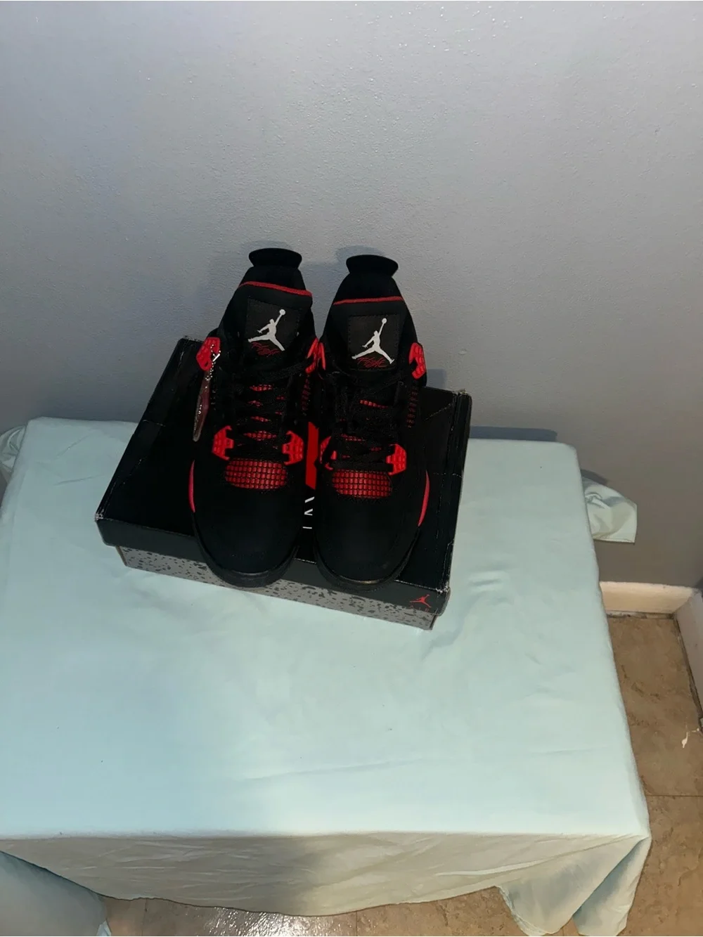 Jordan Men's Black and Red Retro Basketball Sneakers